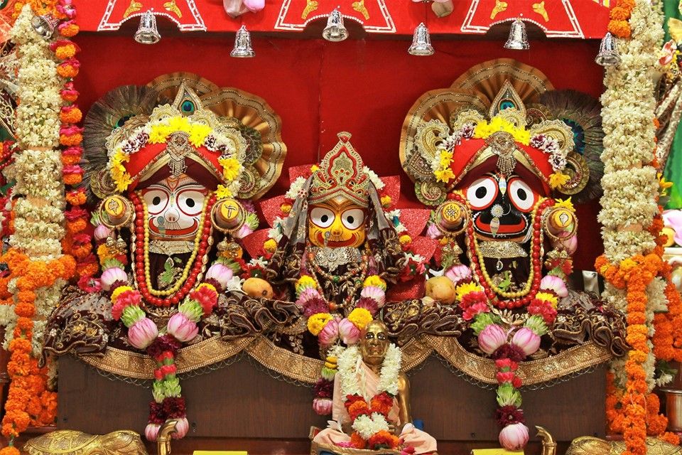 worshipping Lord Jagannath at home