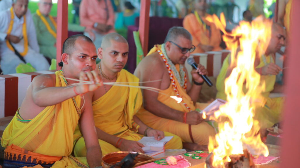 इस्कॉन न्यूटाउन कोलकाता में श्री श्री गौर निताई विग्रह की स्थापना यज्ञ
