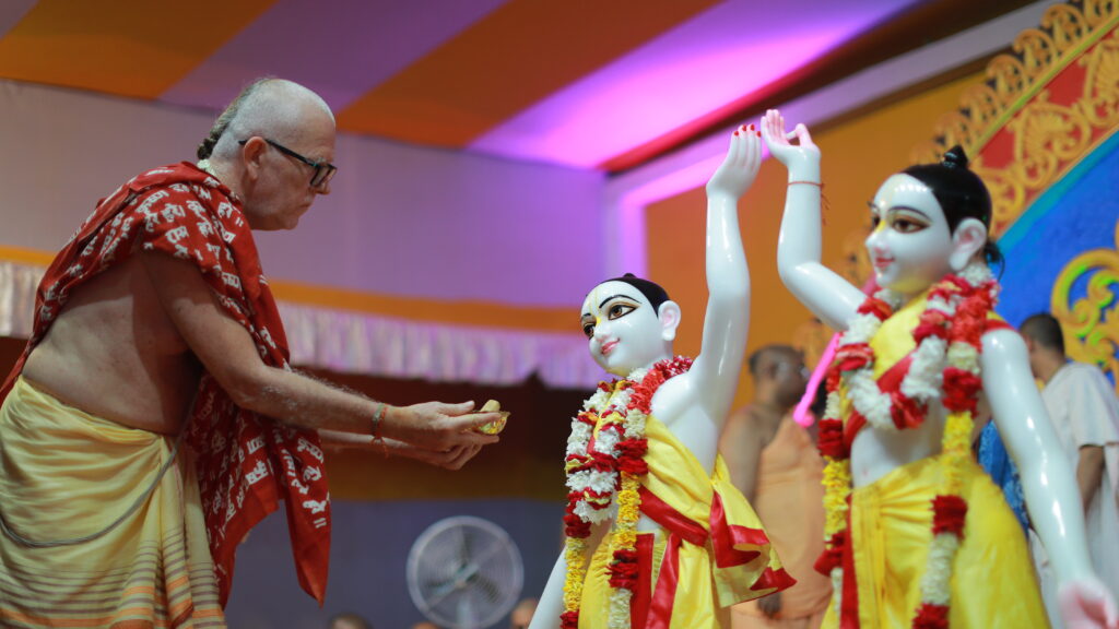 इस्कॉन न्यूटाउन कोलकाता में श्री श्री गौर निताई विग्रह की स्थापना 