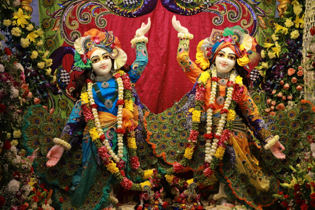 इस्कॉन न्यूटाउन कोलकाता में श्री श्री निताई गौरांग का पहला श्रृंगार दर्शन