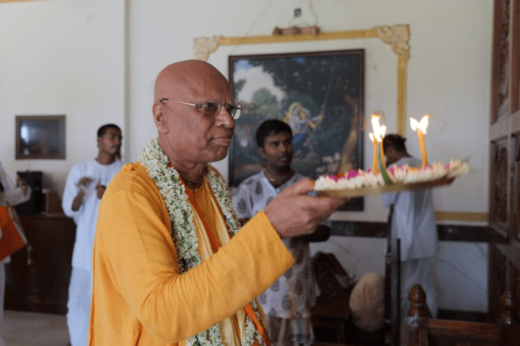 HH Loknath Swami Maharaj visits Iskcon Newtown Kolkata