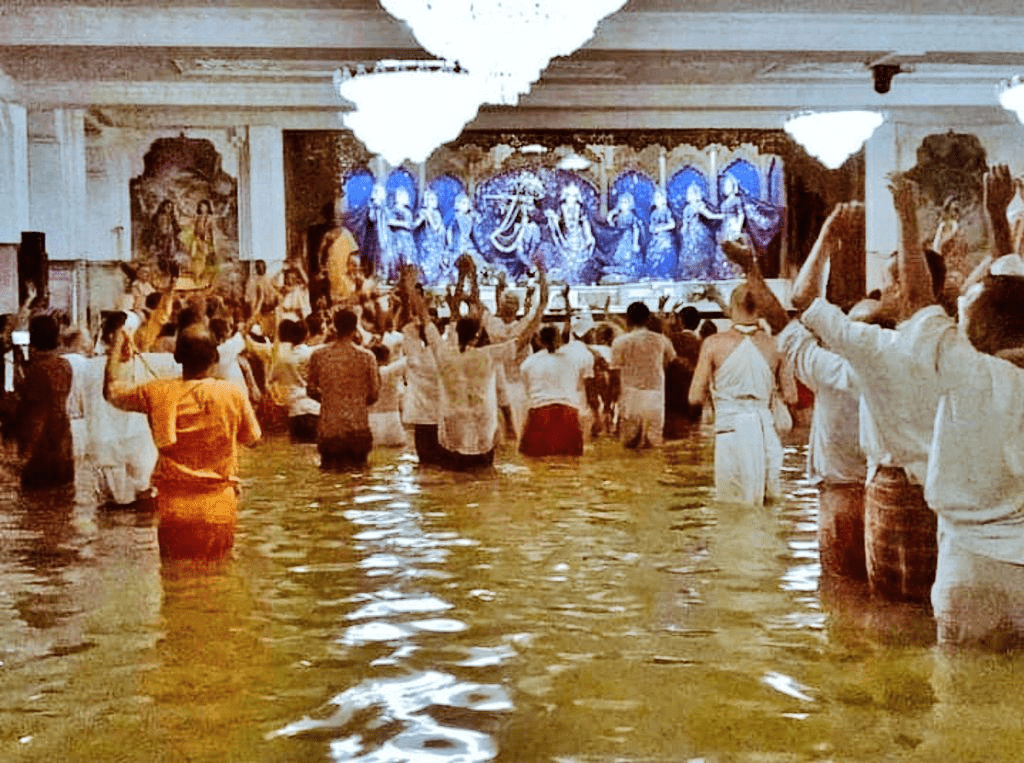 Devotees serving Krishna