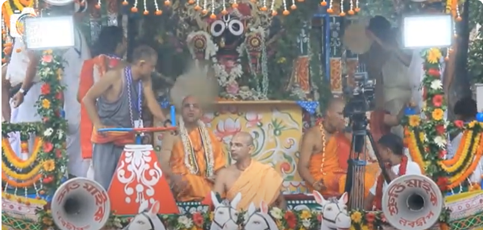 Thousands of devotees participate in 54th Kolkata Rath Yatra festival of Iskcon