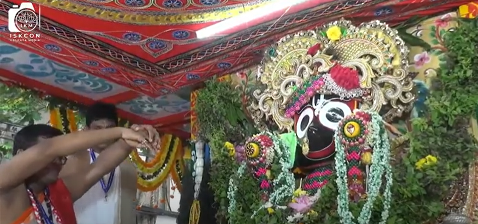 Thousands of devotees participate in 54th Kolkata Rath Yatra festival of Iskcon