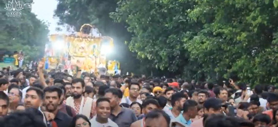 Thousands of devotees participate in 54th Kolkata Rath Yatra festival of Iskcon